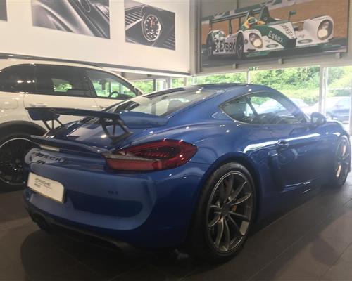 Porsche Cayman gt4